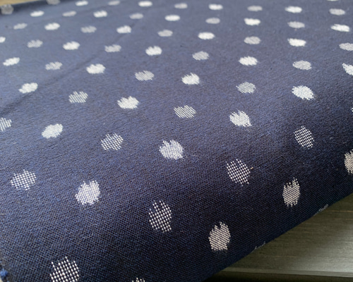 久留米かすり　2枚 綾織り立絣2羽アラレ紫黒 - 久留米絣織元 下川織物