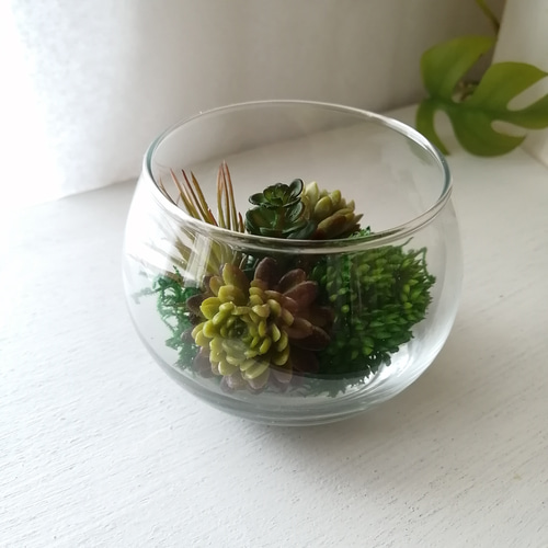 再販)【フェイクグリーン】ガラスに入った多肉植物の寄植え フェイク