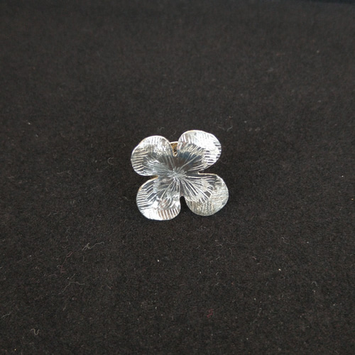 シルバー950四つ葉クローバーブローチ ブローチ appartement paris
