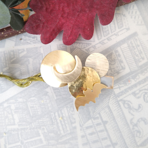 真鍮お月様とコウモリ・モンスターハウスミニヘアクリップ２こセット　『秋の福袋』 3枚目の画像