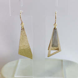 黃銅三重三角形耳環 第1張的照片