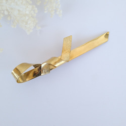 ほどけた紐真鍮ヘアクリップ 1枚目の画像