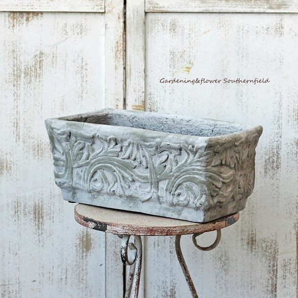 ガーデニング雑貨 おしゃれ グラスファイバー アンティーク調陶器鉢 アラベスク・レクトプランターL 2枚目の画像