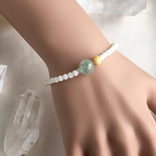 グリーンファントムクォーツとゴールドマザーオブパールのシンプル