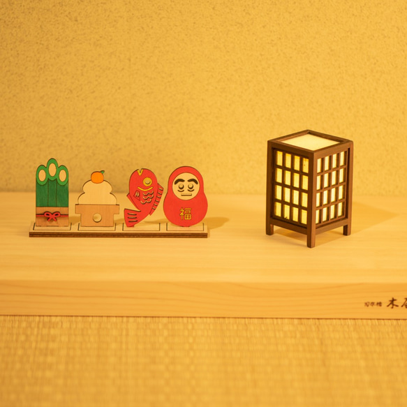 お正月「門松 鏡餅 鯛 ダルマ 」 小さな木の置物 4点セット 3枚目の画像