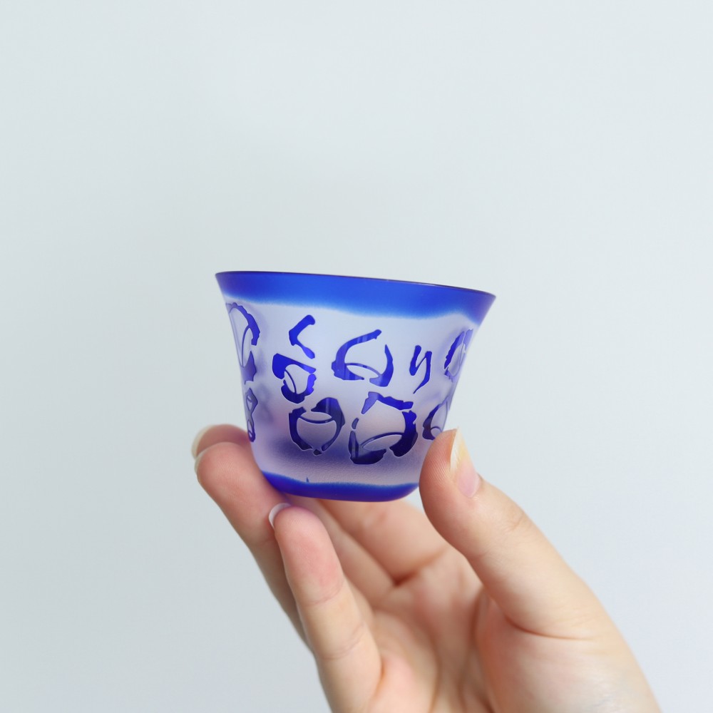 くりエイトな「ヒョウ柄ぐい呑み」瑠璃色