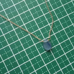 カイヤナイトのネックレス 3枚目の画像
