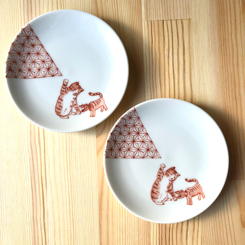 虎の絵柄 陶器小皿 木箱付き 虎の絵柄 陶器小皿 木箱付き 虎の絵柄 陶器小皿 木箱付き