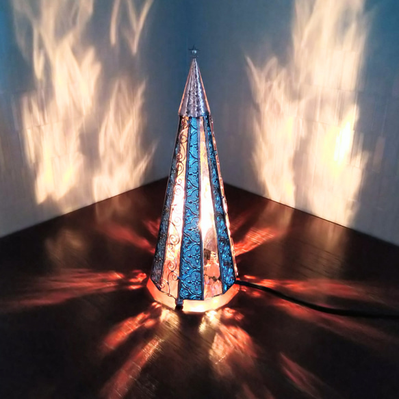 Creema限定 ステンドグラス ランプ【クリスマスツリー】 3枚目の画像