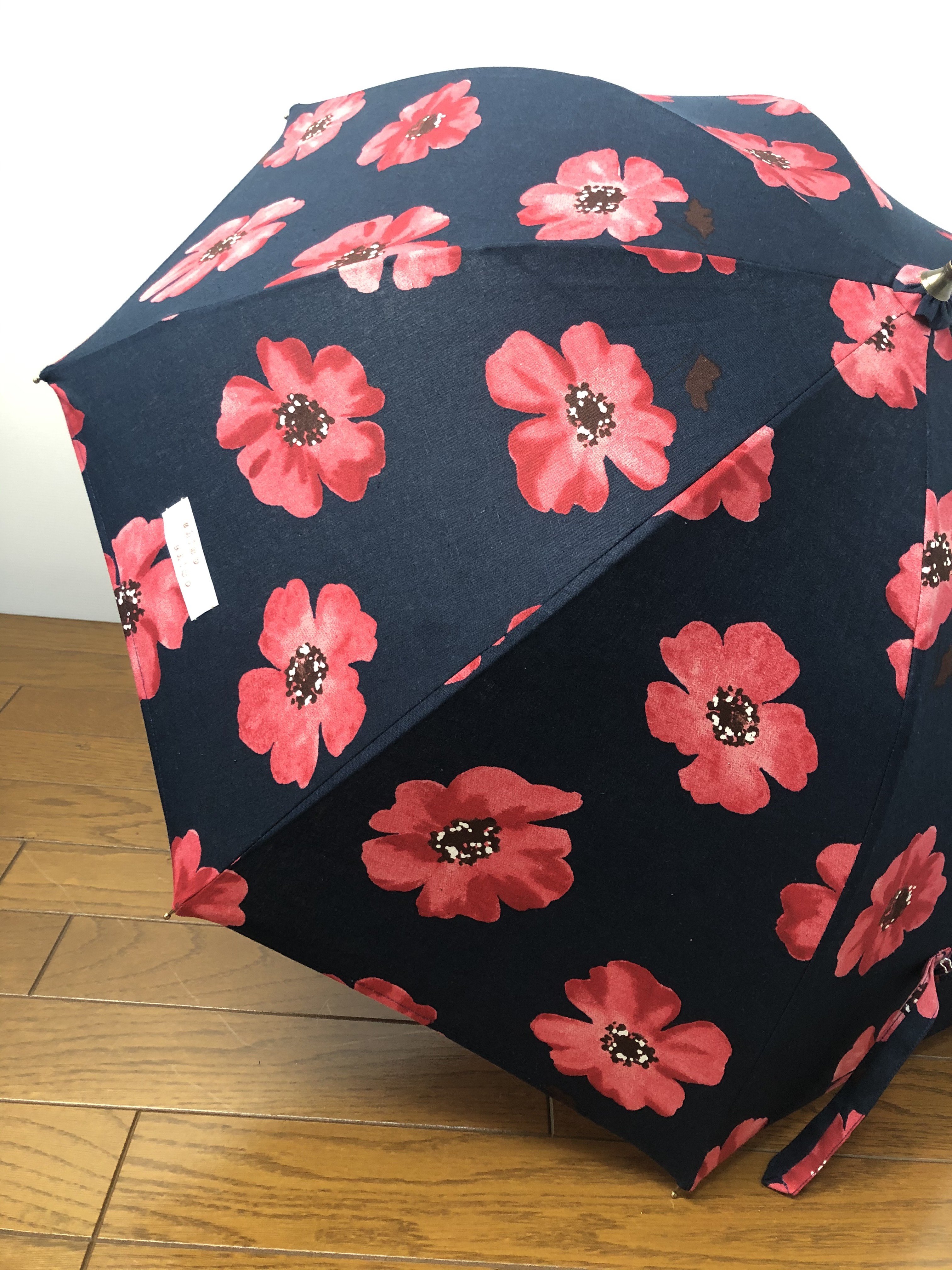 送料無料　軽量　手作り日傘　深みのある紺に赤い花