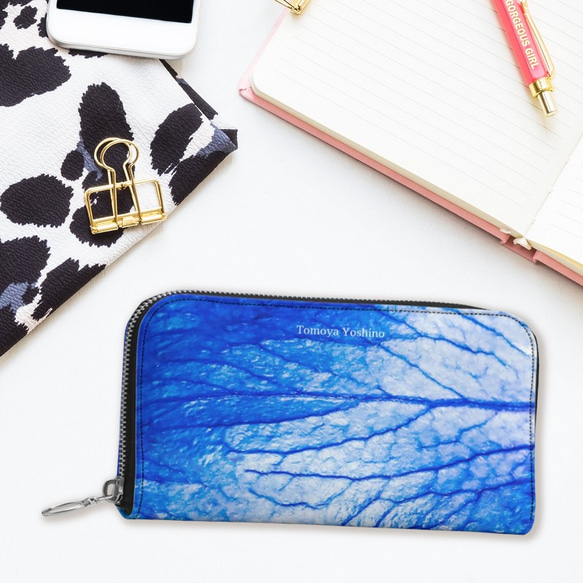 氷のように涼しげで美しく咲く神秘的な花の細胞模様 長財布ポーチ 本革  