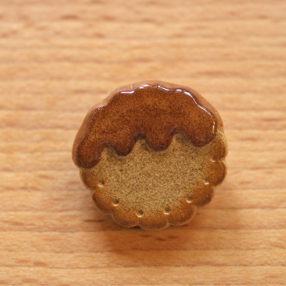 チョコレートソースディップのクッキーブローチ（A）＊陶土粘土製 1枚目の画像