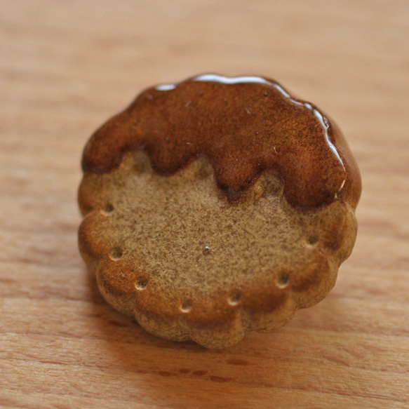 チョコレートソースディップのクッキーブローチ（B）＊陶土粘土製 3枚目の画像
