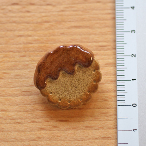 チョコレートソースディップのクッキーブローチ（B）＊陶土粘土製 4枚目の画像