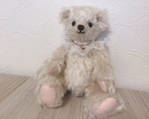 ふんわりん ハンドメイド テディベア 短毛カールモヘア ベージュ色 手作り ベージュ色カーリーモヘア使用】グラスアイ巻き毛のテディベア