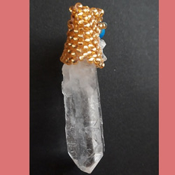 水晶のアミュレットビーズネックレス〈金色〉 4枚目の画像