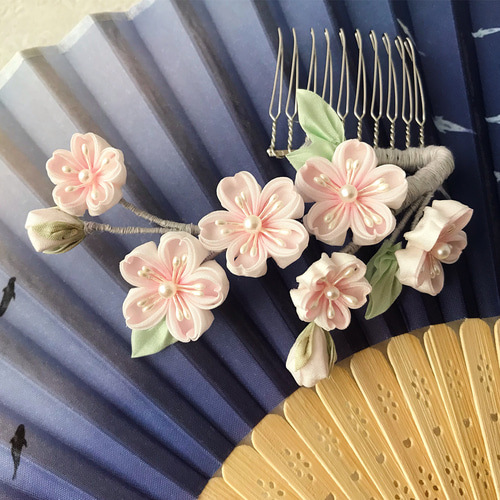 春うらら つまみ細工髪飾り コーム ことゆり 通販 10753991｜Creema