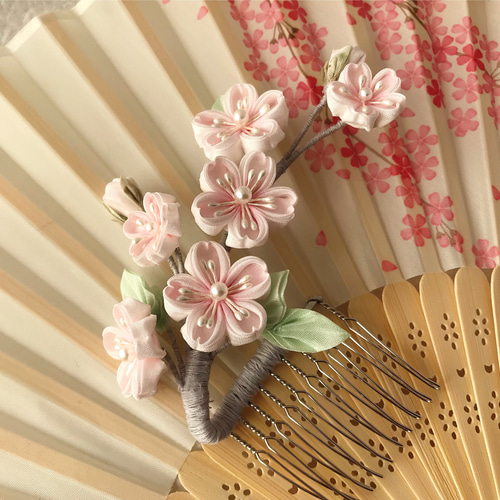 春うらら つまみ細工髪飾り コーム ことゆり 通販 10753991｜Creema