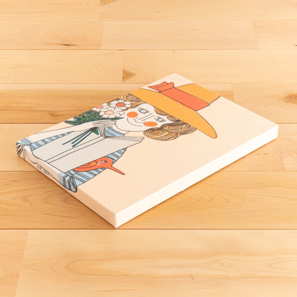 ファブリックパネル / ファブリックボード - 『少女と本』 3枚目の画像
