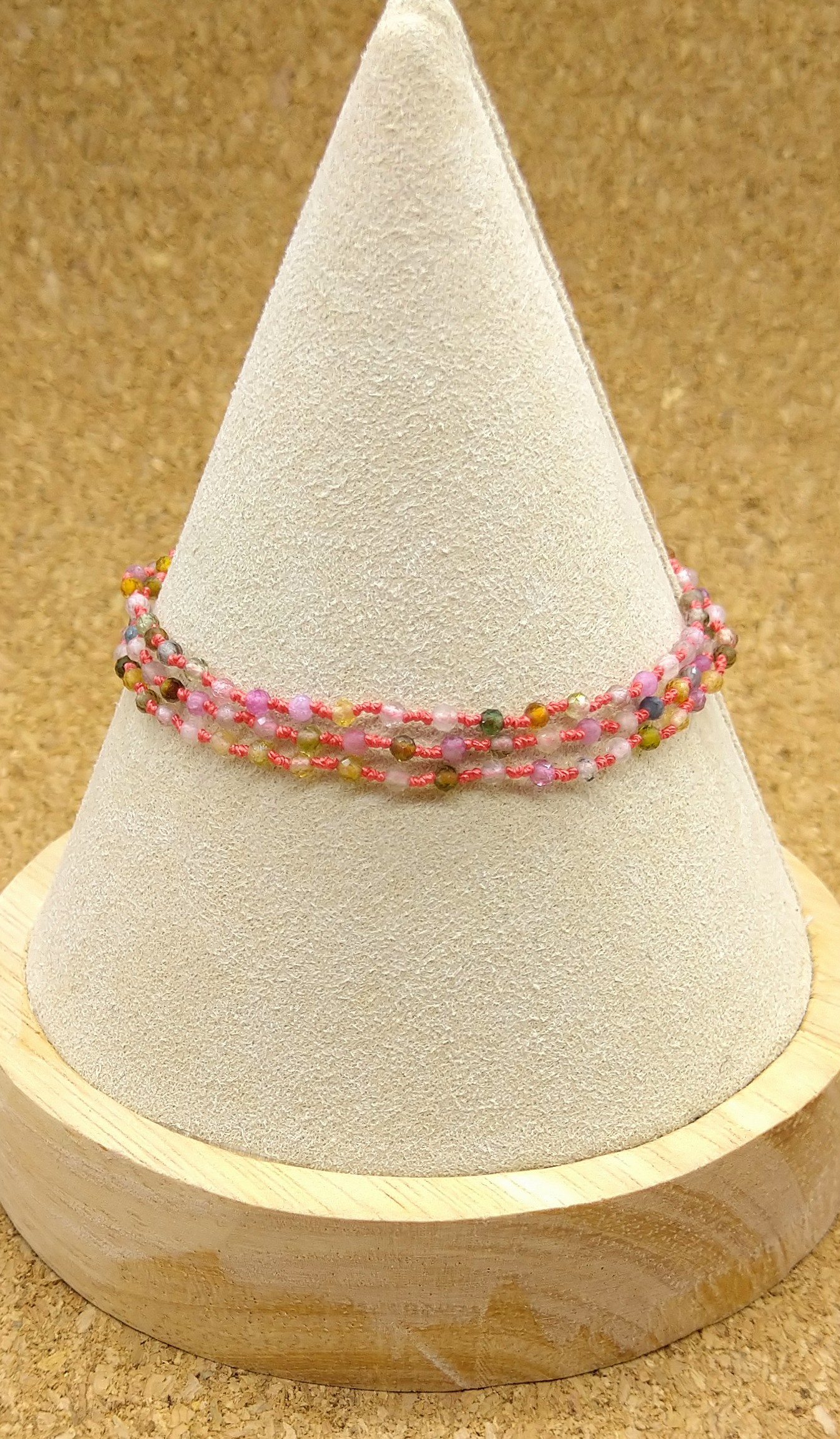 ネックレスにもなるシルク糸の３連ブレスレット★〈10月生まれ・天秤座のお守り〉マルチカラートルマリン★体調不調・神経疲労