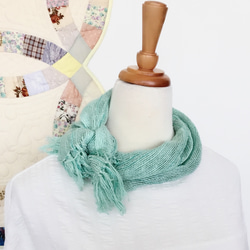 ミニサイズのサラッとした手織りマフラー（ペパーミントグリーン） 2枚目の画像