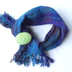 ミニサイズのサラッとした手織りリネンマフラー（パープル×ブルー×グリーン） 2枚目の画像