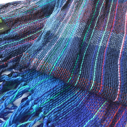 ミニサイズのサラッとした手織りリネンマフラー（パープル×ブルー×グリーン） 3枚目の画像