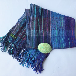 ミニサイズのサラッとした手織りリネンマフラー（パープル×ブルー×グリーン） 4枚目の画像