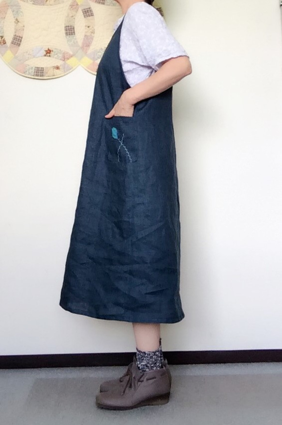 ブルーグリーンのリネンのジャンパースカート 3枚目の画像