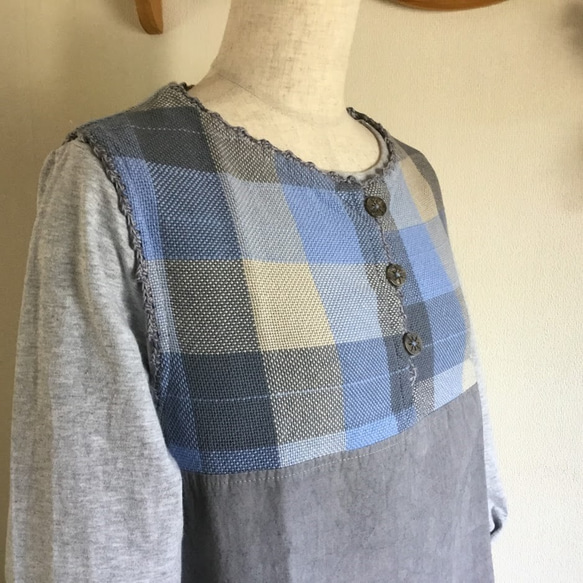 手織りとハーフリネンのバルーンジャンバースカート（グレイッシュ水色チェックM～Lサイズ） 2枚目の画像