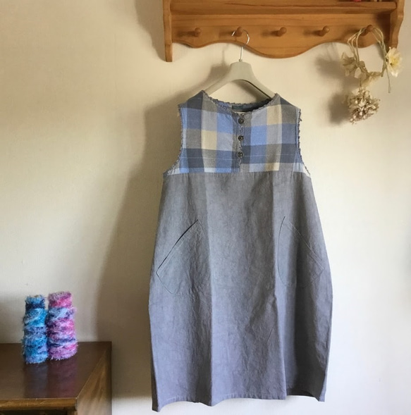手織りとハーフリネンのバルーンジャンバースカート（グレイッシュ水色チェックM～Lサイズ） 4枚目の画像