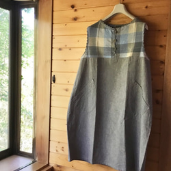 手織りとハーフリネンのバルーンジャンバースカート（グレイッシュ水色チェックM～Lサイズ） 5枚目の画像