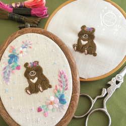 お花飾りのクマさん手刺繍ポーチ 10枚目の画像