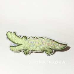芽菜色鱷魚的手工刺繡胸針 第1張的照片