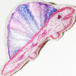 夕暮れ色のディメトロドンさん(恐竜) 手刺繍ブローチ 3枚目の画像