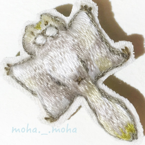 甘栗色のモモンガさん手刺繍ブローチ 3枚目の画像
