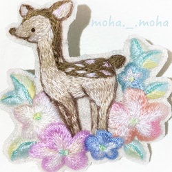お花畑の子鹿さん手刺繍ブローチ 4枚目の画像