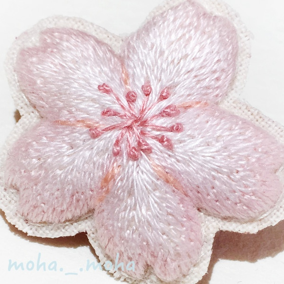 桜の花 手刺繍ブローチ 3枚目の画像