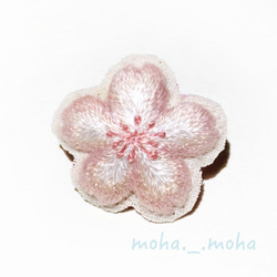春限定 桜の花とユメクイさん手刺繍ブローチ[2個セット] 2枚目の画像
