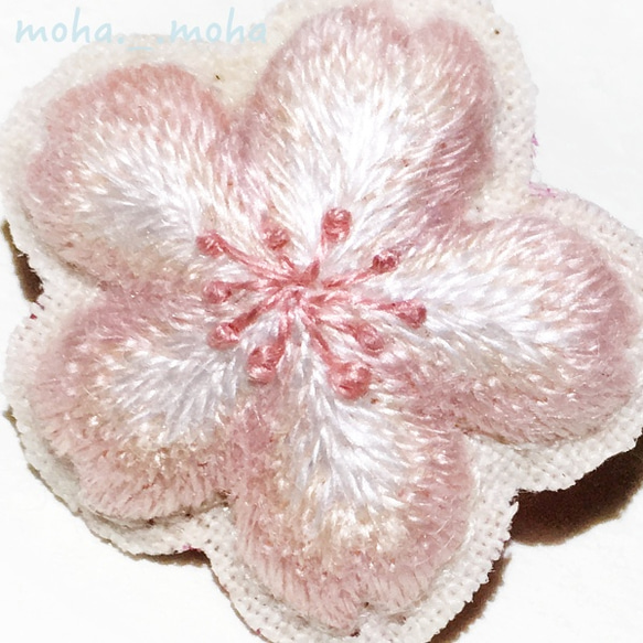 春限定 桜の花とユメクイさん手刺繍ブローチ[2個セット] 4枚目の画像