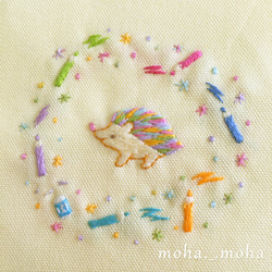 カラフルハリネズミさん手刺繍ブローチ 6枚目の画像