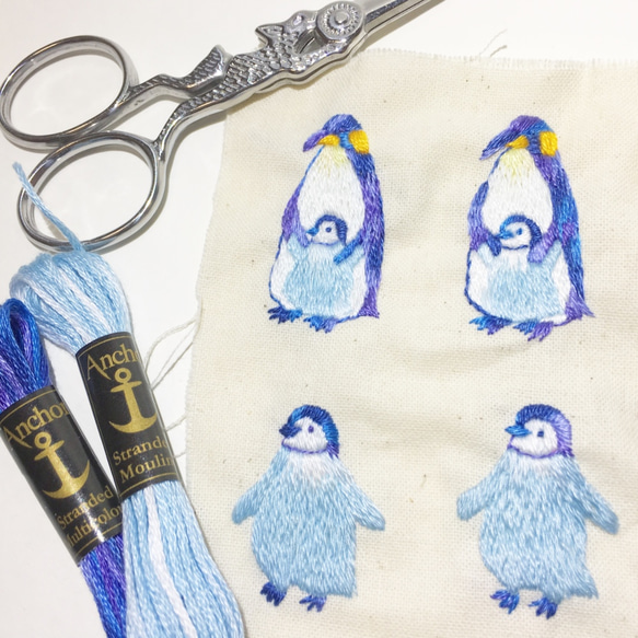 親子コウテイペンギンさん手刺繍ブローチ 6枚目の画像