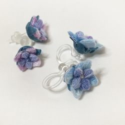 小さな紫陽花みっつ 立体刺繍ピアス/イヤリング(紅紫色) 8枚目の画像