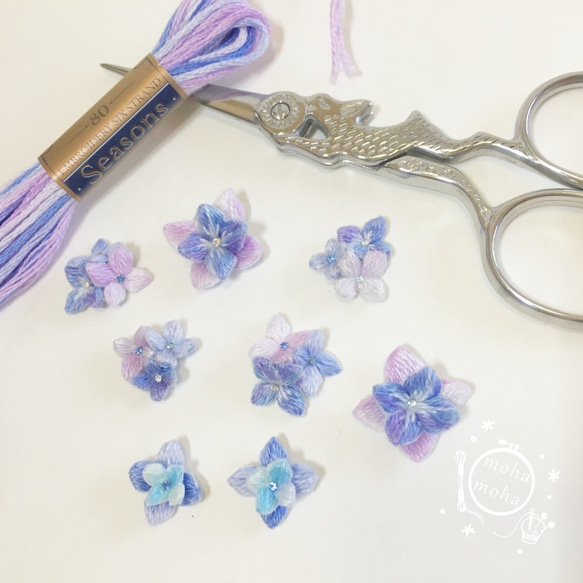 小さな紫陽花みっつ 立体刺繍ピアス/イヤリング(空色) 7枚目の画像