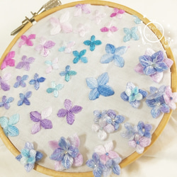 小さな紫陽花みっつ 立体刺繍ピアス/イヤリング(薄紫) 6枚目の画像