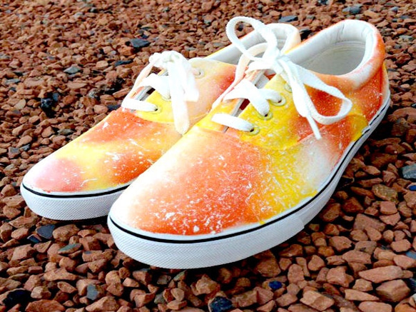 orange and yellow painting shoes 1枚目の画像