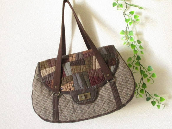 パッチワークキルト　ショルダーバッグ　ハンドメイド パッチワークキルト ショルダーバッグ - MOMO'S GALLERY | minne