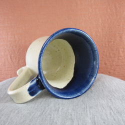 陶器マグカップ・グラマラス（白＋青） 3枚目の画像