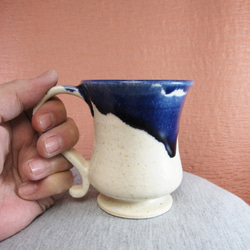 陶器マグカップ・グラマラス（白＋青） 5枚目の画像