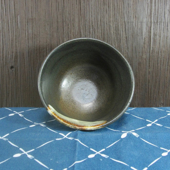 陶器 ご飯茶碗 やや大　黒＋白【210307】 3枚目の画像